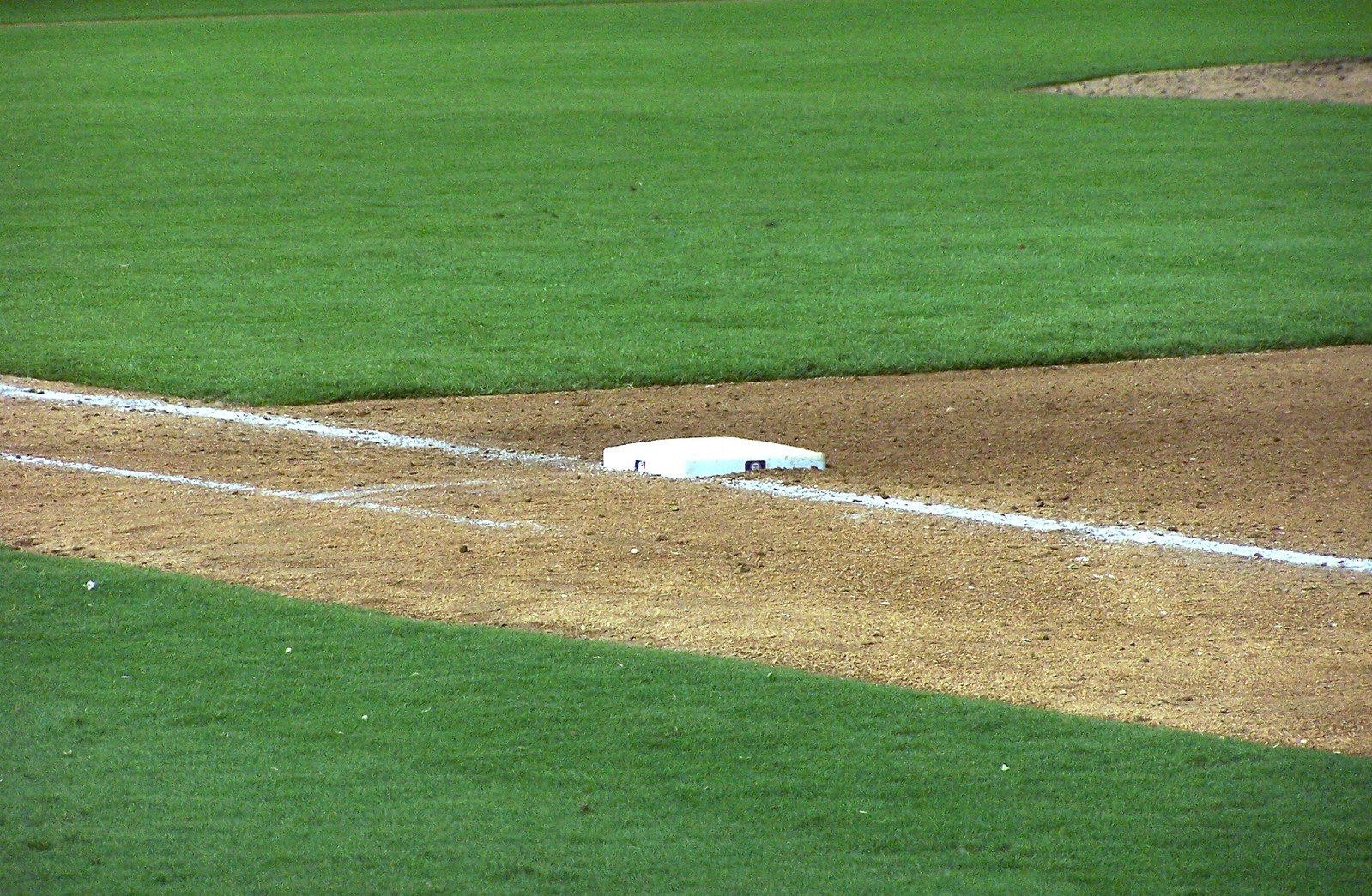 BASEBALL: Former Bulldog Plesac Named a Gold Glove Finalist