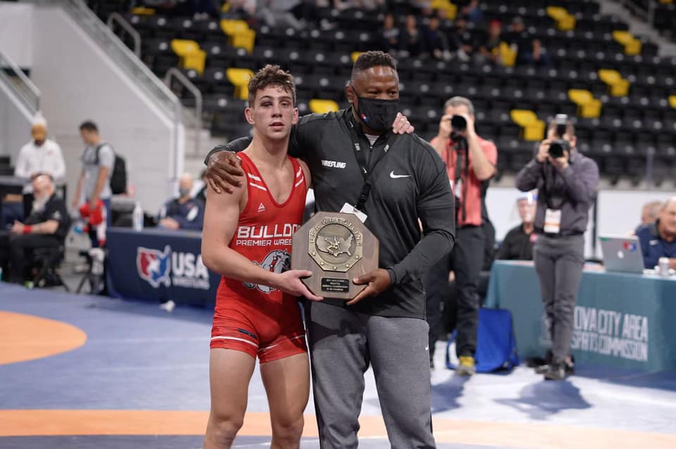 Mendez Dominates on National Stage